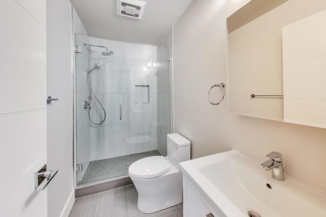 811 Oak Street, San Francisco CA: https://media.crmls.org/mediaz/52017adb-eff0-46f2-8955-783c18684b27.jpg