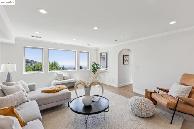 530 Gravatt Dr, Berkeley CA: https://media.crmls.org/mediaz/5201887a-6a80-447c-b5cf-0834eabd82c8.jpg