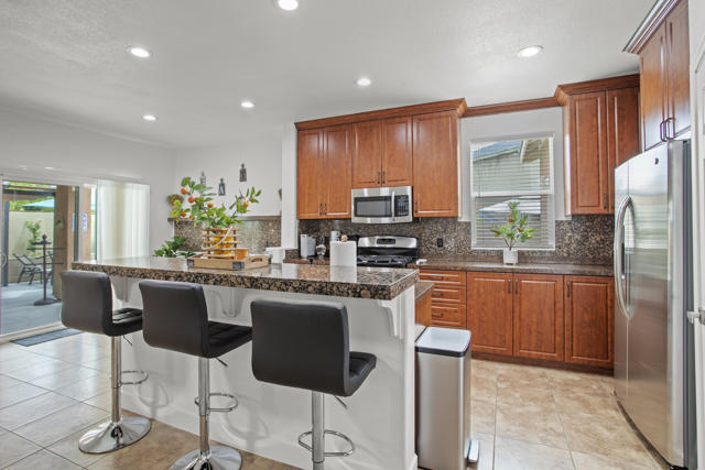 Image 14 of 33 For 83684 San Mateo Avenue