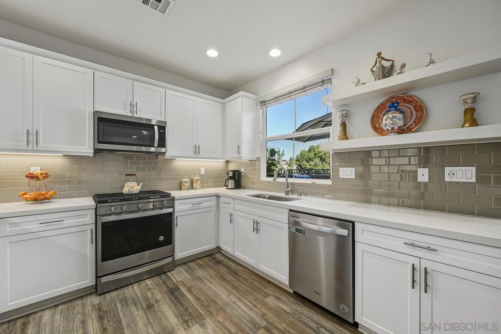 MLS #250043003SD image #6