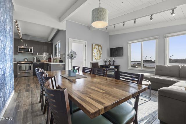 2924 Lakeshore Court, Oxnard CA: https://media.crmls.org/mediaz/5202124c-cf1b-472b-a11e-698ab9d5fda8.jpg