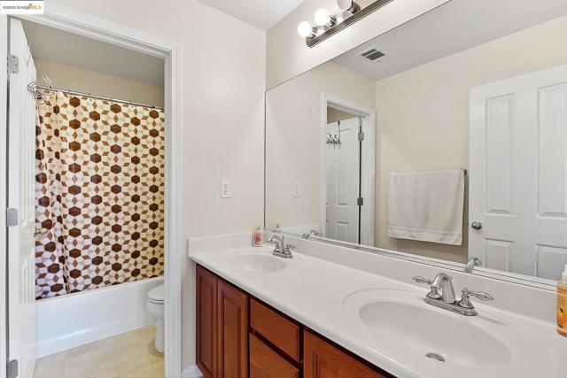 115 Tennyson Ct, Discovery Bay CA: https://media.crmls.org/mediaz/52025ae3-f70e-4a22-9c69-52c93a53dfac.jpg