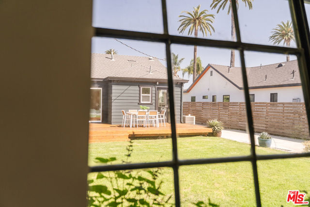 2709 S Harcourt Avenue, Los Angeles CA: https://media.crmls.org/mediaz/5202b302-bc98-4e1a-9290-a178f2c2bd56.jpg