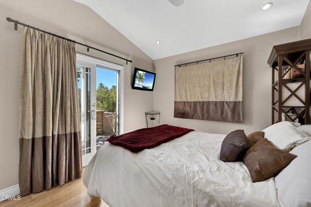 9999 Wornom Avenue, Sunland CA: https://media.crmls.org/mediaz/5202bbad-dcfe-4aa0-8d28-03a69effe258.jpg