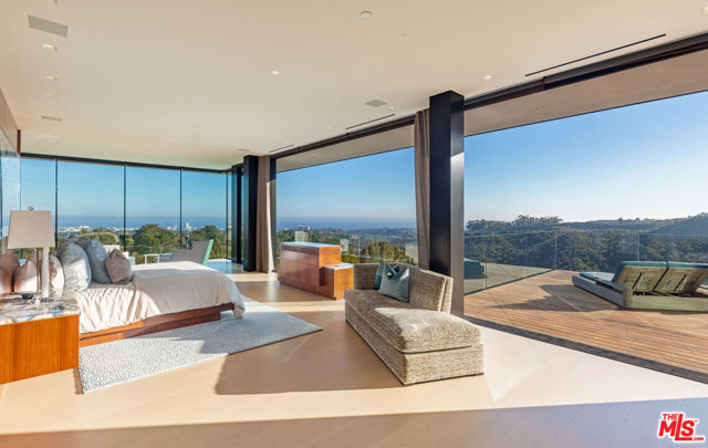 1601 Casale Road, Pacific Palisades CA: https://media.crmls.org/mediaz/520308bb-ab3e-4d7b-a177-f0df1a88f00d.jpg