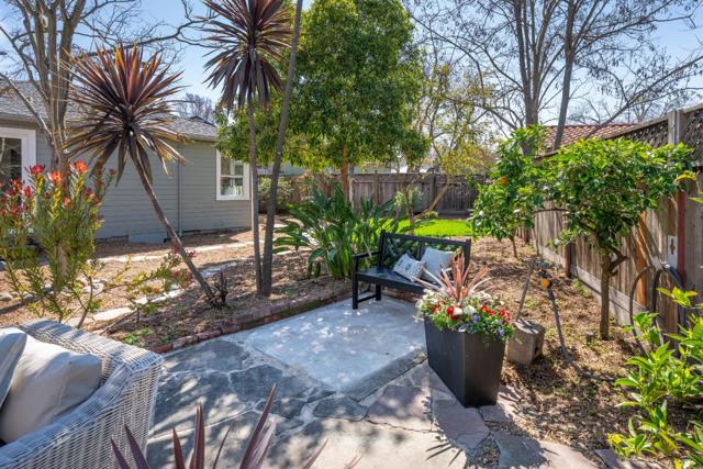 3 Delmar Court, Redwood City CA: https://media.crmls.org/mediaz/52031915-c121-4836-9772-61ec60072800.jpg