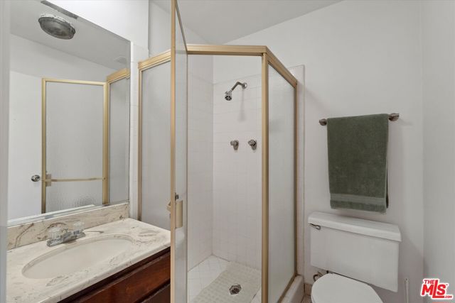 5376 Fairview Boulevard, Los Angeles CA: https://media.crmls.org/mediaz/52032e95-7af4-417d-9776-e62fcd6dc3bd.jpg