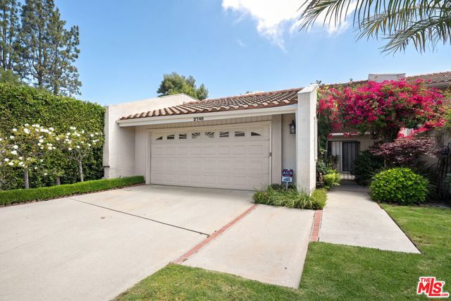 2748 Bottlebrush Drive, Los Angeles CA: https://media.crmls.org/mediaz/52035af9-f236-4024-a4ad-329d0ac5dad4.jpg