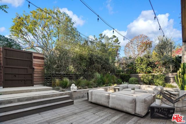 810 Amoroso Place, Venice CA: https://media.crmls.org/mediaz/52037fb4-6800-44a7-8916-11e16ee510ab.jpg