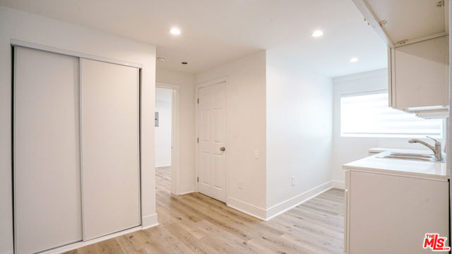 5342 Lexington Avenue, Los Angeles CA: https://media.crmls.org/mediaz/5203e643-a01e-4169-88b1-aaa76093885c.jpg
