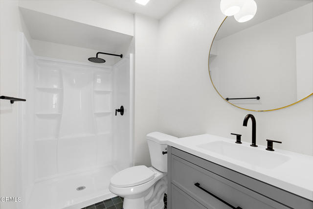 Detail Gallery Image 10 of 13 For 11940 Weddington St #19,  Valley Village,  CA 91607 - 2 Beds | 2/1 Baths