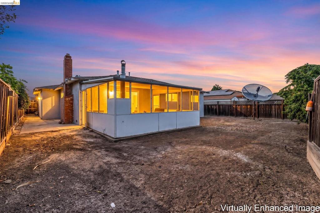 https://media.crmls.org/mediaz/52053626-4756-443d-a2b3-5ec7635f8ca0.jpg?preset=X-Large