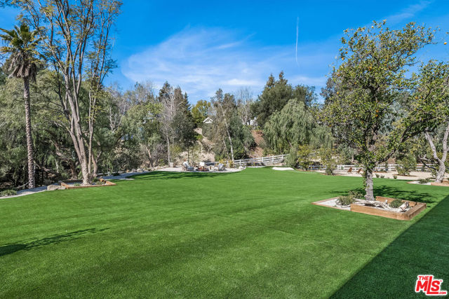 25010 Jim Bridger Road, Hidden Hills CA: https://media.crmls.org/mediaz/52054c78-be40-4ec3-838e-8b149a314ed1.jpg