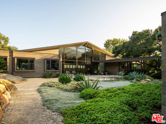 650 San Ysidro Road, Santa Barbara CA: https://media.crmls.org/mediaz/52059cbf-f838-4e13-976c-429fc98718ce.jpg