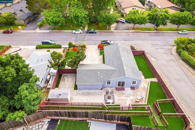 2951 Estates Ave, Pinole CA: https://media.crmls.org/mediaz/5205c885-7e51-4257-adc9-f62e58a07bdb.jpg