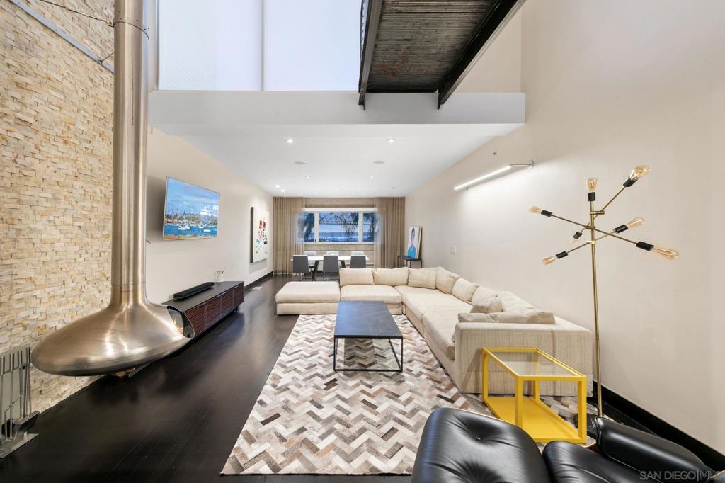 3033 India St. - photo 2