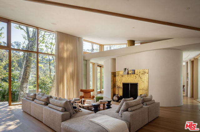 800 Brooktree Road, Pacific Palisades CA: https://media.crmls.org/mediaz/52072530-1ac4-4954-ac1a-8d0d8fa289a7.jpg
