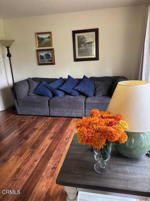 5696 Recodo Way, Camarillo CA: https://media.crmls.org/mediaz/52076343-c9a5-448d-9d10-78085a585307.jpg