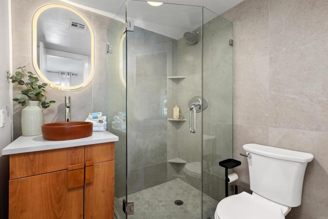 Detail Gallery Image 31 of 55 For 401 N Coast Hwy #301,  Oceanside,  CA 92054 - 3 Beds | 3 Baths