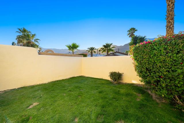 52700 Avenida Vallejo, La Quinta CA: https://media.crmls.org/mediaz/52082dc5-0ad8-4984-855d-5b01bd97f3bd.jpg