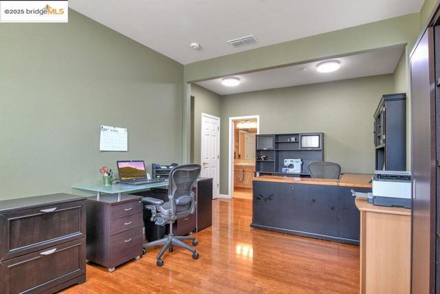 596 Toscanna Court, Brentwood CA: https://media.crmls.org/mediaz/520832b5-51c5-4154-9f9b-b963a30159f7.jpg