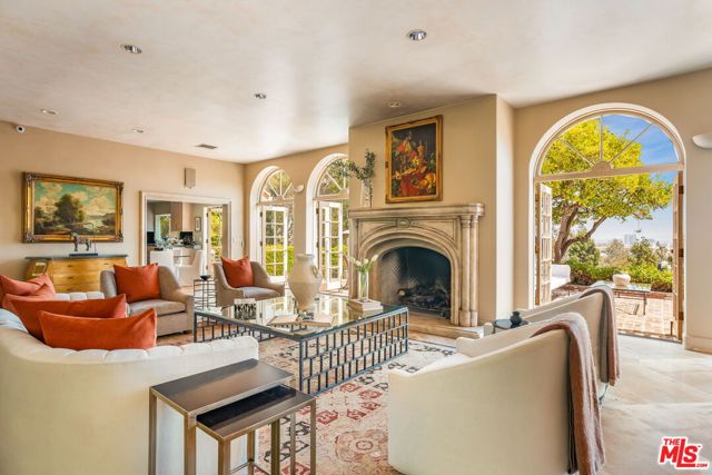 10820 Ambazac Way, Los Angeles CA: https://media.crmls.org/mediaz/520839a3-eedc-4be5-a0de-fe983e5d59e0.jpg
