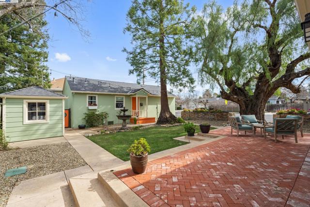 690 S K St, Livermore CA: https://media.crmls.org/mediaz/52084ff7-85f9-44ea-9bb4-d9d7cf822cb5.jpg