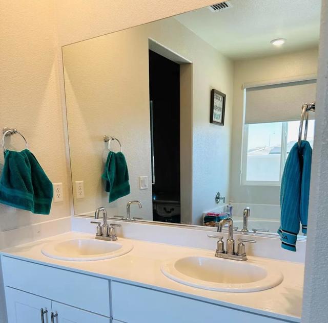 2030 Rosewood Drive, Hollister CA: https://media.crmls.org/mediaz/520874f6-7d65-45a3-a3ad-ff3d1843cb5d.jpg