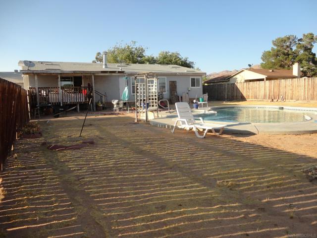 22545 El Centro Rd, Apple Valley CA: https://media.crmls.org/mediaz/520966ab-9772-4724-aa46-054150a4611e.jpg