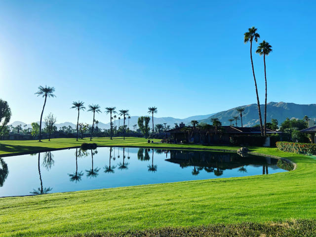 9 Rutgers Court, Rancho Mirage CA: https://media.crmls.org/mediaz/5209b3ba-fd74-49ac-a49f-54083a2093f8.jpg