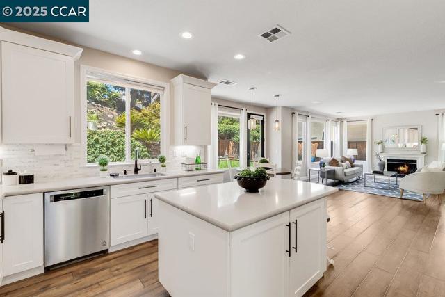 113 St Laurent Ct, Martinez CA: https://media.crmls.org/mediaz/520a453f-8ce4-40de-9978-1d56c393f443.jpg
