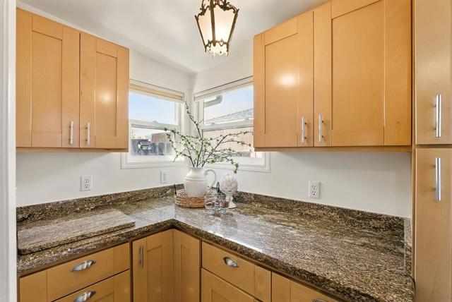 511 Marine View Avenue, Belmont CA: https://media.crmls.org/mediaz/520ae196-5867-4cf8-be0c-322047b0615f.jpg