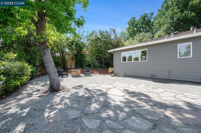 196 Miramonte Rd, Walnut Creek CA: https://media.crmls.org/mediaz/520b0589-c06a-4669-98e0-5e62af08d99a.jpg