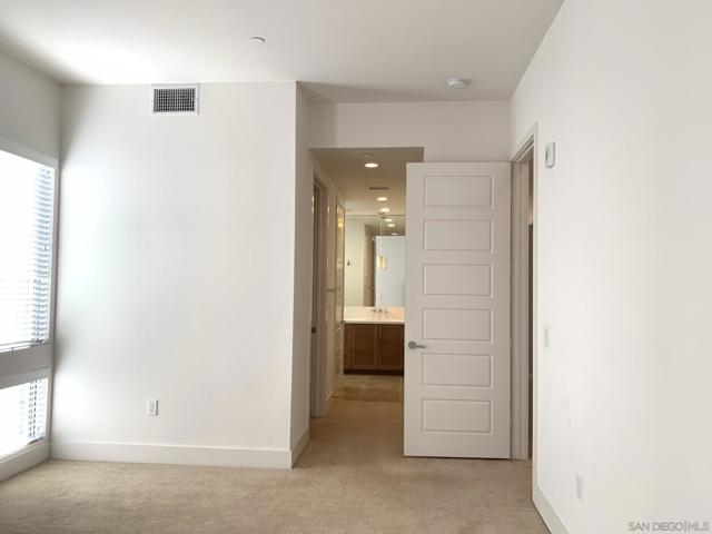 8575 Aspect Dr, San Diego CA: https://media.crmls.org/mediaz/520b416f-0285-4497-b9fa-b322c1d21546.jpg