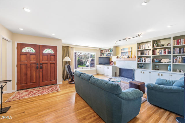 Detail Gallery Image 3 of 38 For 271 Calle Higuera, Camarillo,  CA 93010 - 6 Beds | 3 Baths