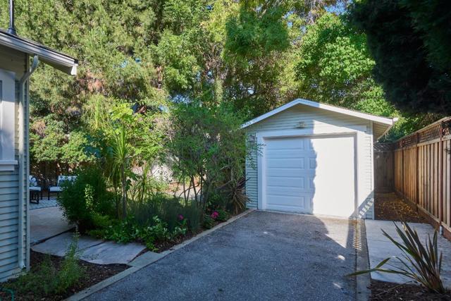 767 Calderon Avenue, Mountain View CA: https://media.crmls.org/mediaz/520c79ed-cd7a-4ac9-aa95-9728764ad108.jpg