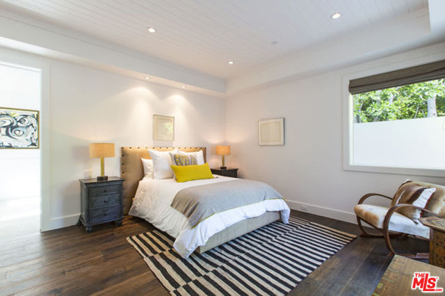 23812 Malibu Road, Malibu CA: https://media.crmls.org/mediaz/520c9542-4e90-4b6b-9d19-1011acc654f8.jpg