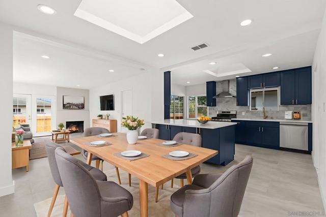 614 Fifth Ave, Chula Vista CA: https://media.crmls.org/mediaz/520c95ab-4aef-499a-9a9b-65fa2f48fa1c.jpg