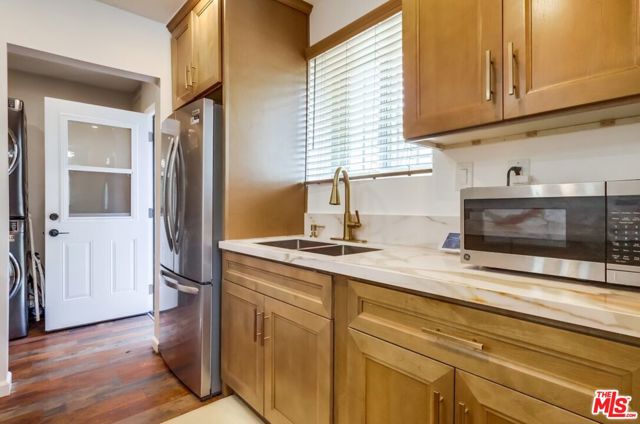 7220 10th Avenue, Los Angeles CA: https://media.crmls.org/mediaz/520cb55f-e147-4b20-8c50-446cb64498d7.jpg