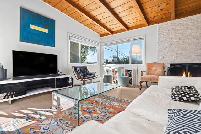 Detail Gallery Image 8 of 44 For 7209 Draper, La Jolla,  CA 92037 - 3 Beds | 3 Baths