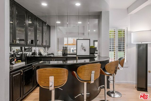 17765 Camino De Yatasto, Pacific Palisades CA: https://media.crmls.org/mediaz/520cd211-f7ef-442d-82ac-65a20a17aeb3.jpg