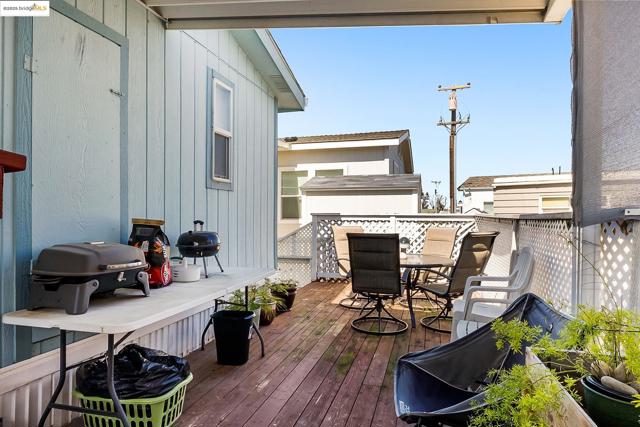 114 Zartop St, Oakley CA: https://media.crmls.org/mediaz/520da97c-2e71-4bcf-a47c-9298f72dae71.jpg