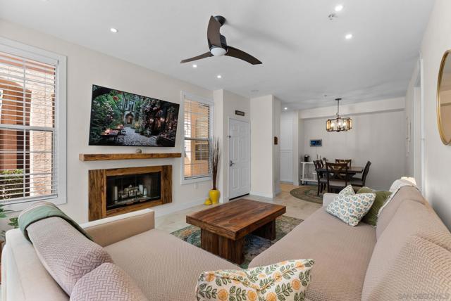 18622 Caminito Cantilena, San Diego CA: https://media.crmls.org/mediaz/520e7f6e-eeb5-4625-97d0-9b8ccae6882a.jpg