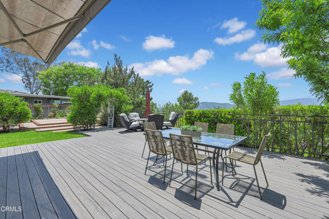 320 Starlane Drive, La Canada Flintridge CA: https://media.crmls.org/mediaz/520eb5da-af37-4cf8-b28b-5bd2e69eff54.jpg