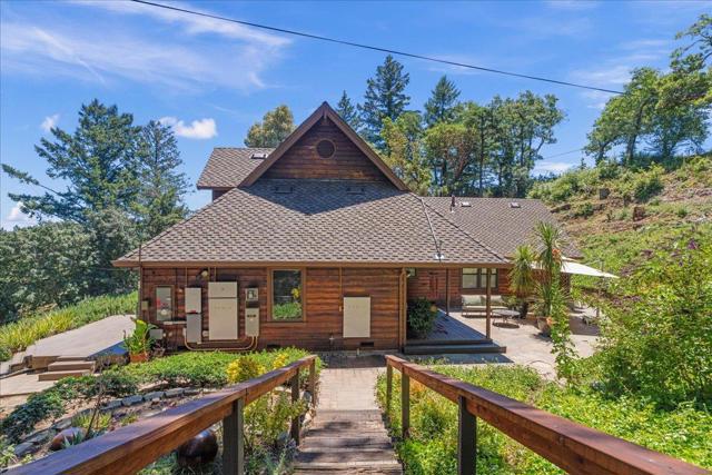 19960 Skyline Boulevard, Los Gatos CA: https://media.crmls.org/mediaz/520ed63d-b060-4bcf-ab64-1fa731ca395c.jpg