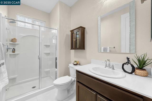 240 Alta St, Brentwood CA: https://media.crmls.org/mediaz/520f0452-a3de-40b4-bd76-adc59a1a8f52.jpg