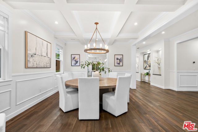 4616 Ventura Canyon Avenue, Sherman Oaks CA: https://media.crmls.org/mediaz/520f15d8-34f3-41e9-9084-b9d1e95bd0da.jpg