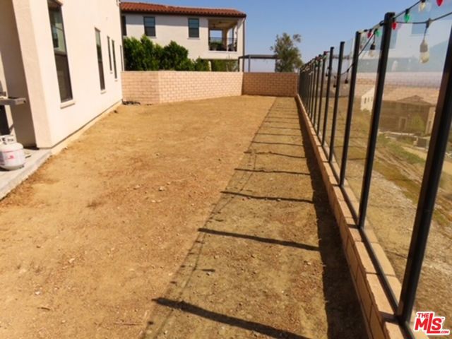 21166 Canyon View Place, Chatsworth CA: https://media.crmls.org/mediaz/520f85aa-7024-4988-8685-ac2894abd5f6.jpg