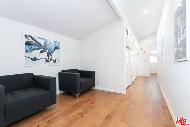 110 N Barrington Avenue, Los Angeles CA: https://media.crmls.org/mediaz/52103755-153e-426e-b96c-8aa336d448fb.jpg