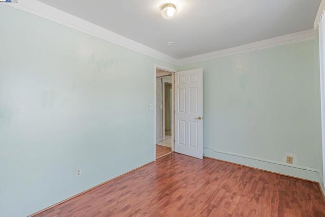 Image 40 of 57 For 473 Newton Ave